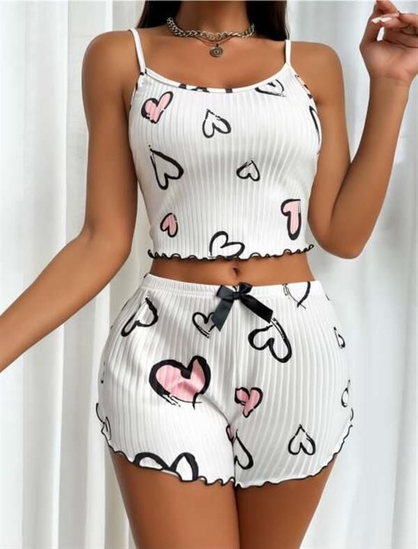 Arias Closet Beyaz Üstüne Kalp Desenli Askılı Şortlu Pijama Takımı