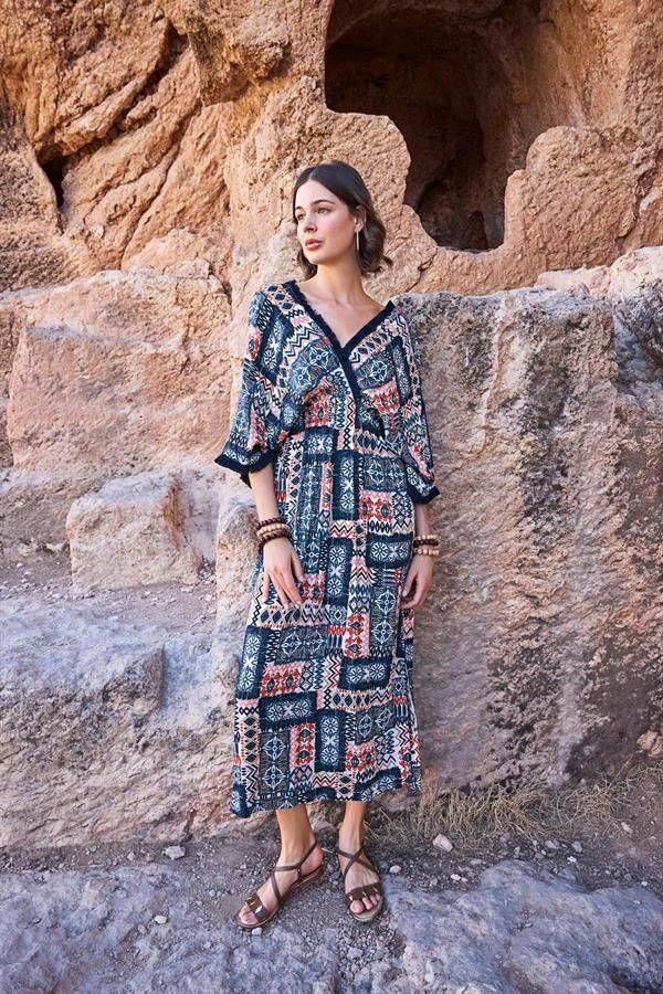 Arias Closet Etnik Desenli Kısa Kollu Yırtmaçlı Elbise