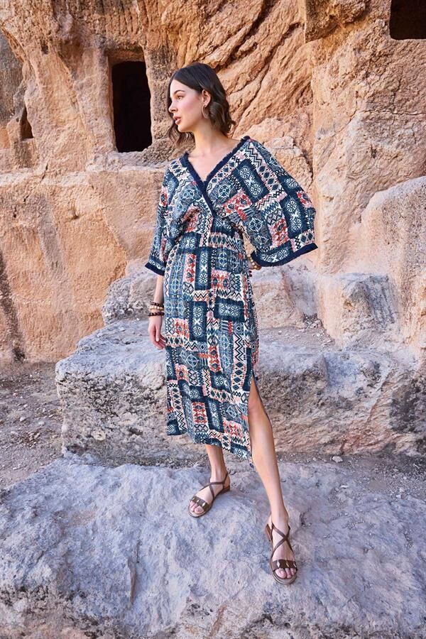 Arias Closet Etnik Desenli Kısa Kollu Yırtmaçlı Elbise