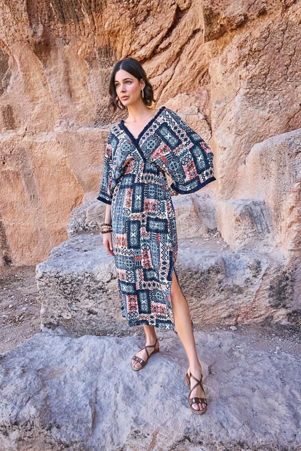 Arias Closet Etnik Desenli Kısa Kollu Yırtmaçlı Elbise