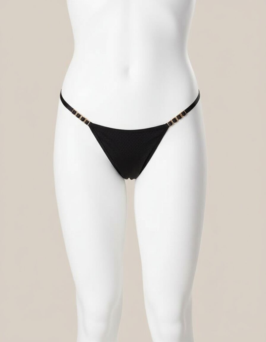Metal Aksesuarlı Fantezi Siyah String Tanga