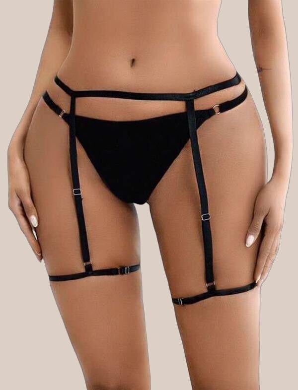 Siyah Bacak Bantlı Fantezi String Tanga