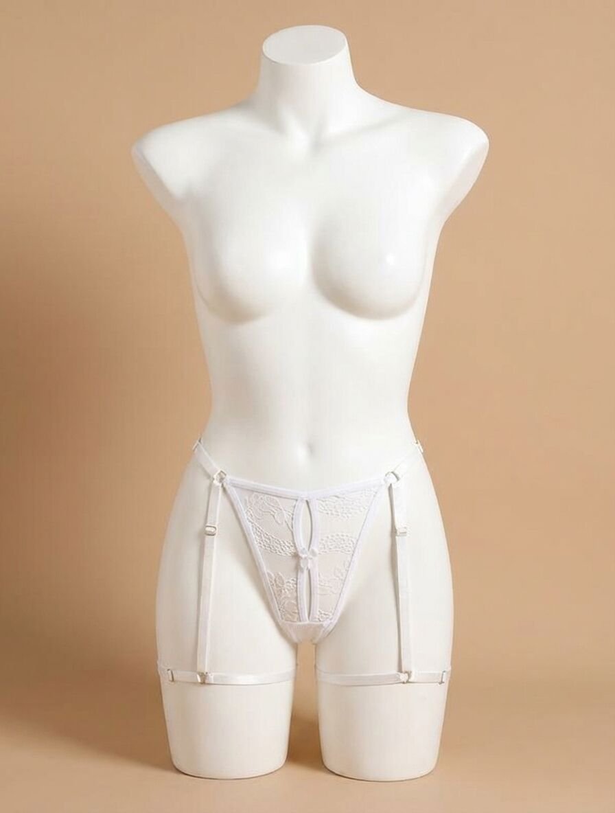Beyaz Bacak Bantlı Dantelli Fantezi String Tanga