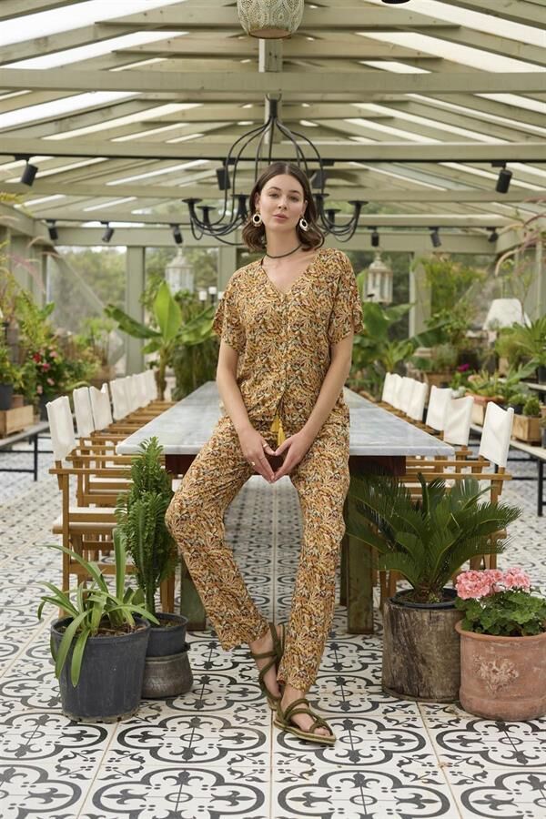 Arias Closet Çiçek ve Yaprak Desenli Önü Düğmeli Alt Üst Takım