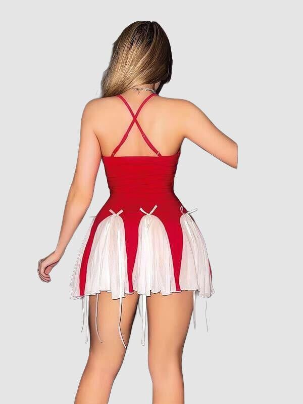 Özel Tasarım Kırmızı Etekleri Beyaz Pileli Elbisesi