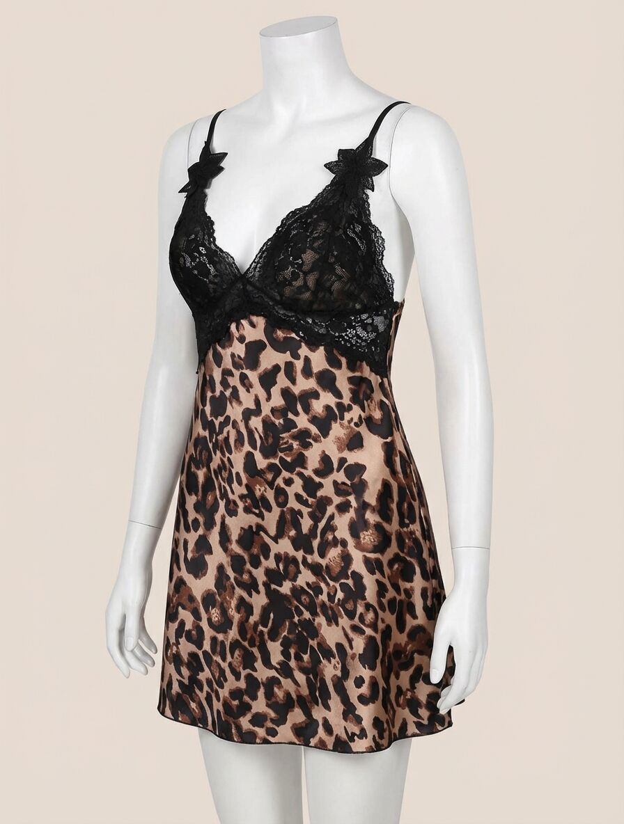 Büyük Beden Siyah Dantel İşlemeli Leopar Desenli Saten Gecelik