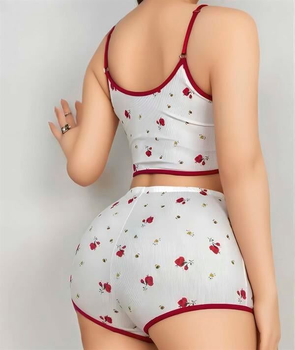 Arias Closet Pamuklu Beyaz Üstüne Kırmızı Gül Desen Fitilli Askılı Şortlu Pijama Takımı