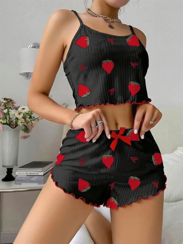 Arias Closet Pamuklu Siyah Üstüne Çilek Desen Fitilli Askılı Şortlu Pijama Takımı