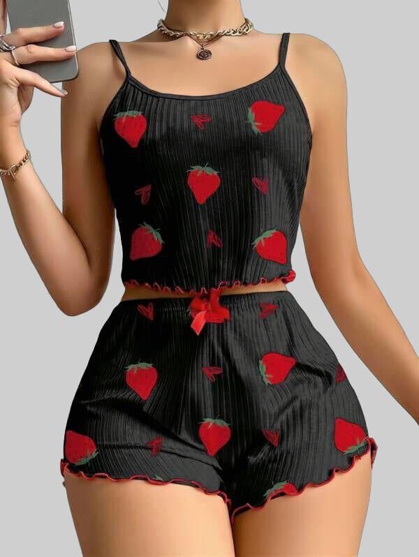 Arias Closet Pamuklu Siyah Üstüne Çilek Desen Fitilli Askılı Şortlu Pijama Takımı