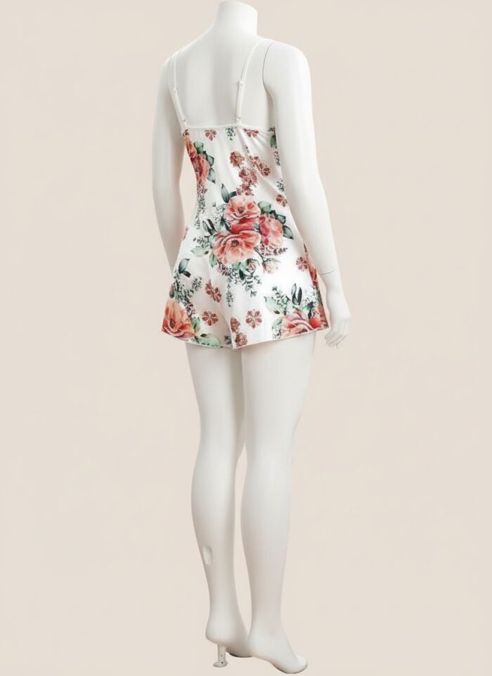 Arias Closet Büyük Beden Beyaz Üstüne Çiçek Desenli Dantel İşlemeli İnce Askılı Şort Gecelik