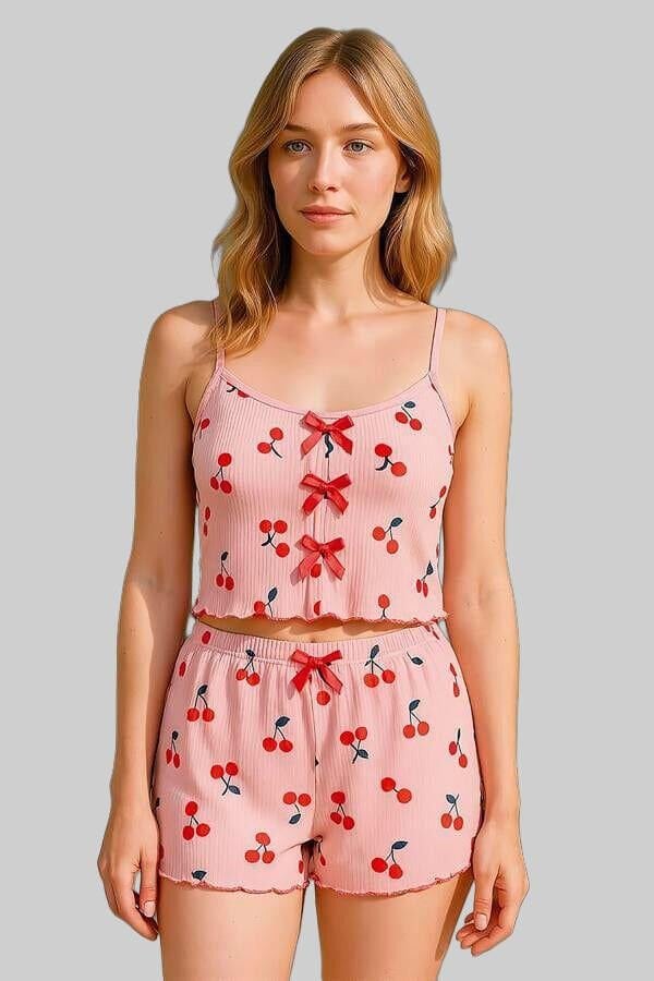 Pembe Kiraz Desenli Kurdelalı Askılı Şortlu Pijama Takımı