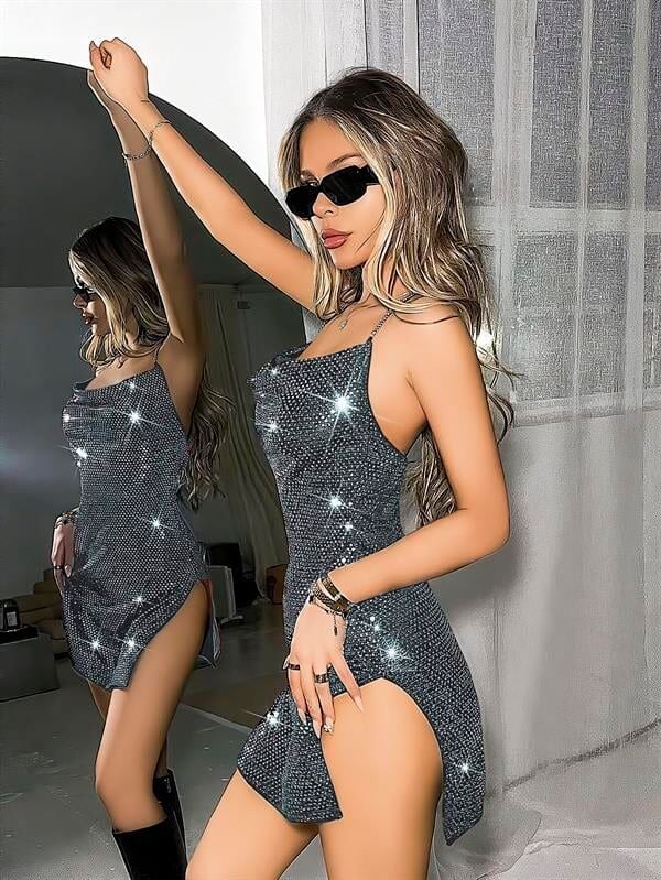 Arias Closet Özel Tasarım Gümüş Payetli Zincir Askılı Yırtmaçlı Parlak Işıltılı Fantezi Mini Club Elbisesi
