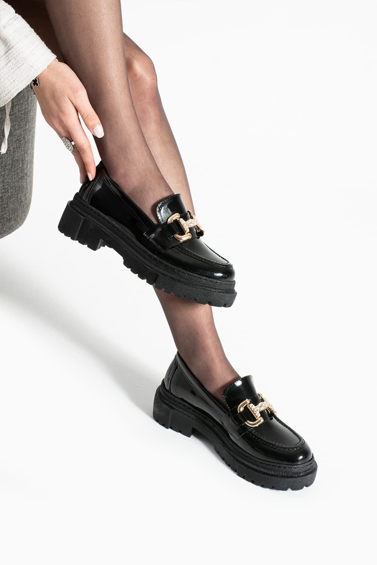 Loafer Günlük Kadın Parlak Siyah Taş Detaylı Rahat Ayakkabı