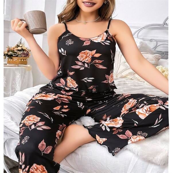 Arias Closet Büyük Beden Siyah Üstüne Çiçek Desenli İnce Askılı 2'li Pijama Takımı