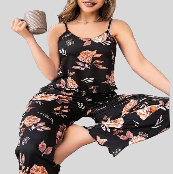 Arias Closet Büyük Beden Siyah Üstüne Çiçek Desenli İnce Askılı 2'li Pijama Takımı