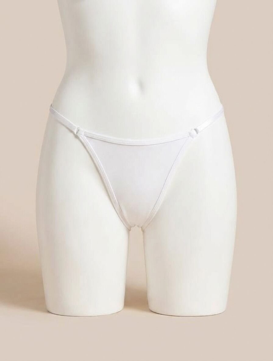 Zincir Kalp Detaylı Fantezi Beyaz String Tanga