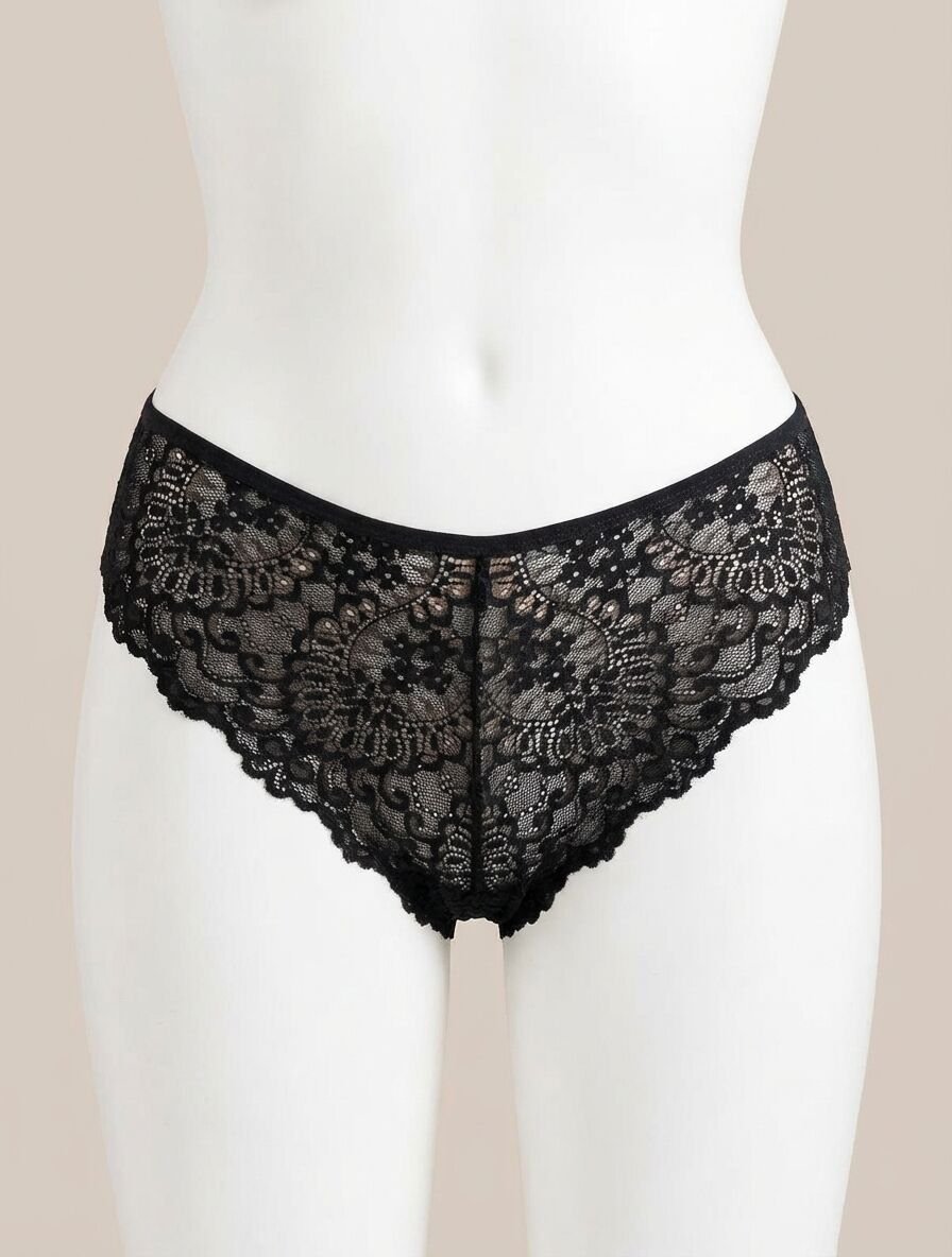 Siyah Dantel İşlemeli Arkası Kalp Detaylı Fantezi String Tanga