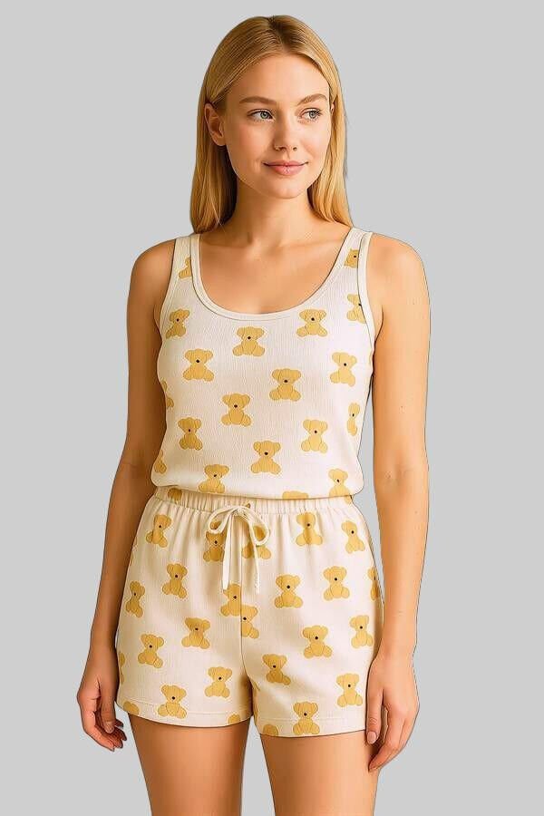 Beyaz Üstüne Ayıcık Desenli Askılı Şortlu Pijama Takımı