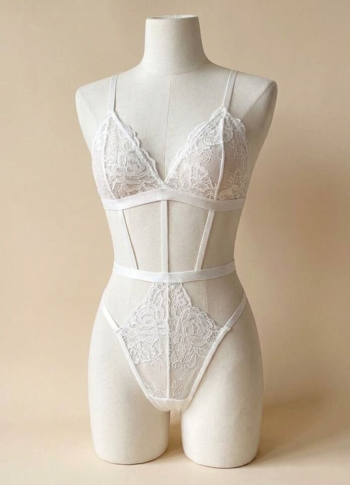 Lastik Detaylı Beyaz Fantezi Body