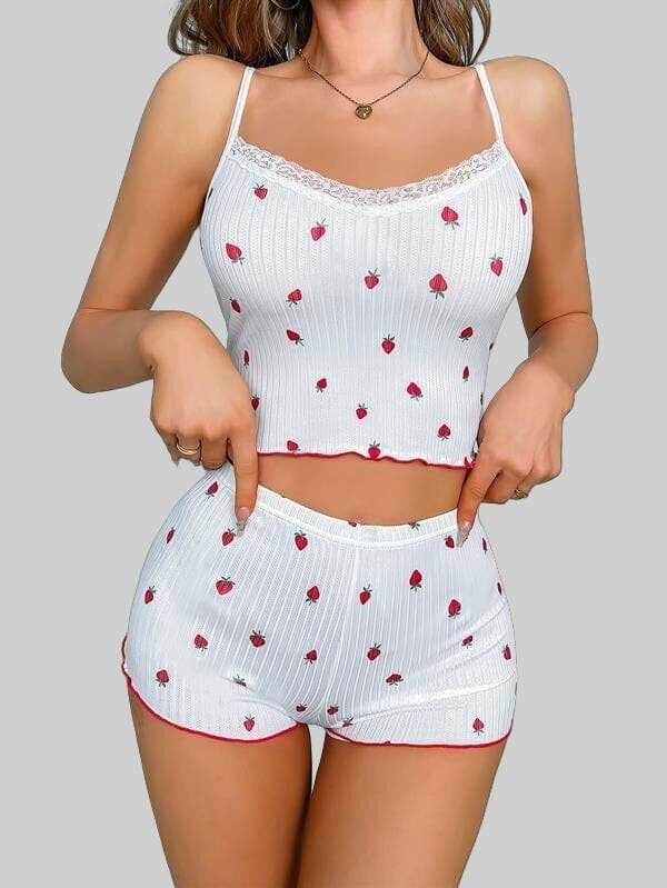 Arias Closet Beyaz Üstüne Çilek Desenli Askılı Şortlu Pijama Takımı