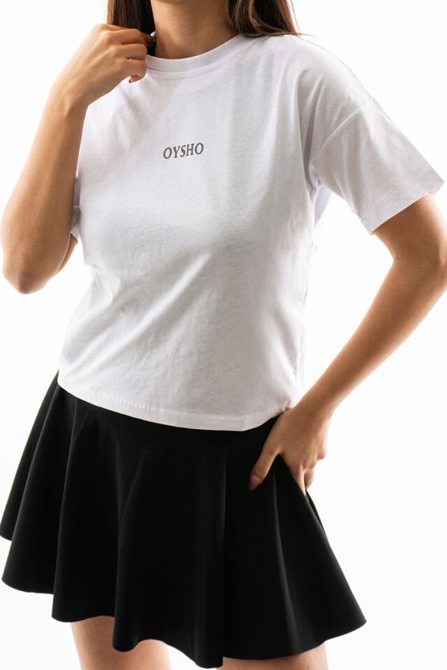 OYSHO Beyaz Basic Tişört – Zamansız Şıklık