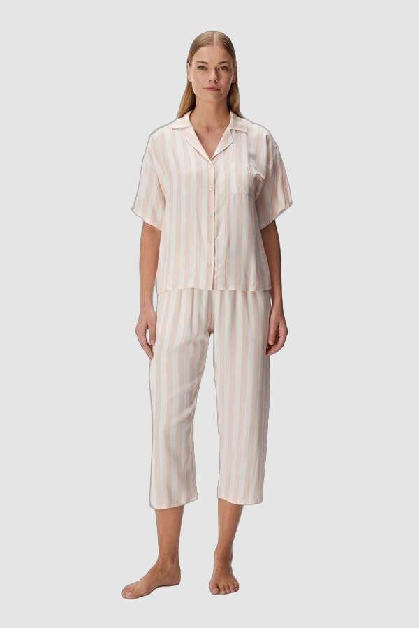 Kadın Kısa Kol Gömlek ve Kapri Pantolon Takım