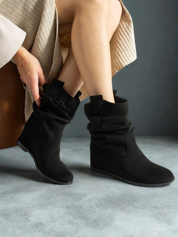 Kadın Siyah Süet Bot