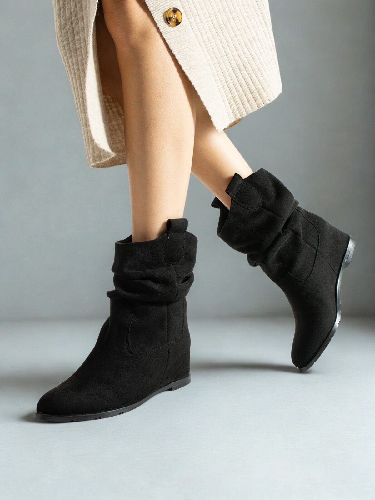 Kadın Siyah Süet Bot