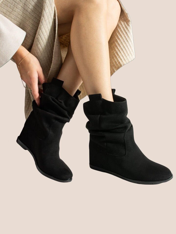 Kadın Siyah Süet Bot