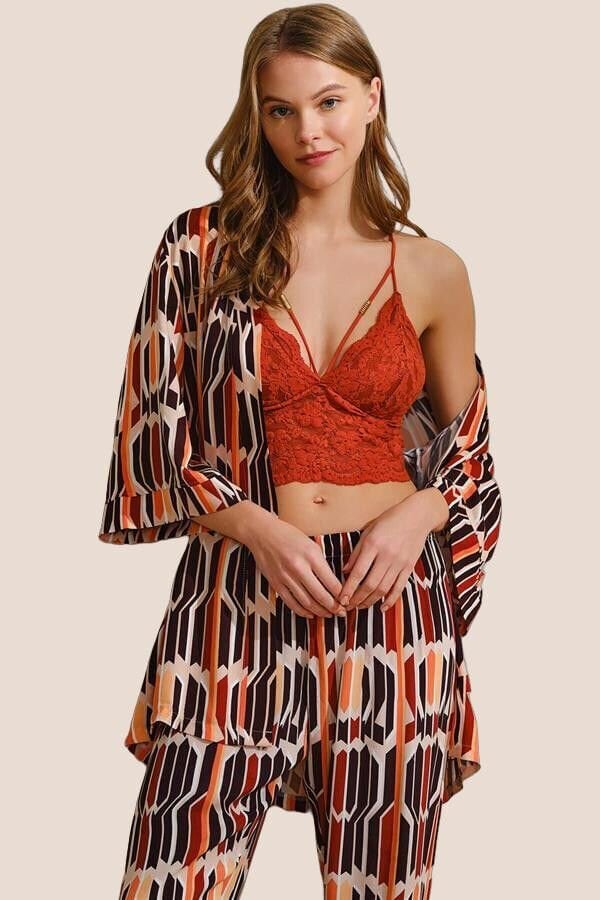 Arias Closet Dokuma Viskon Geometrik Baskılı Sabahlık Balensiz Desteksiz Dolgusuz Yaka Detaylı Dantelli Büstiyer Sütyen ve Pantolon Pijama 3'lü Takım