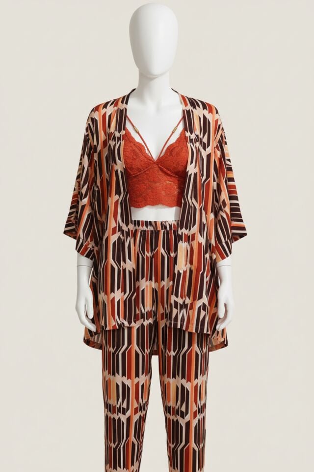 Arias Closet Dokuma Viskon Geometrik Baskılı Sabahlık Balensiz Desteksiz Dolgusuz Yaka Detaylı Dantelli Büstiyer Sütyen ve Pantolon Pijama 3'lü Takım