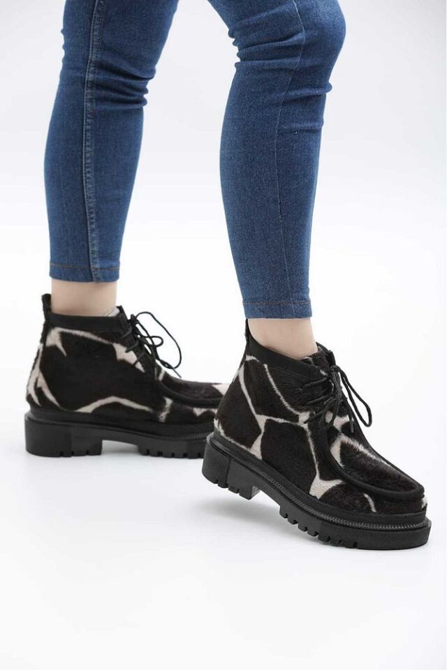 Kadın Süet Siyah Beyaz Desenli Bot