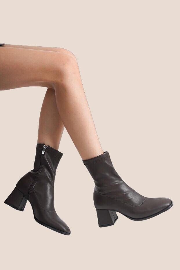 Streç Bilekli Fermuarlı Küt Kalıp Topuklu Kahverengi Deri Kadın Bot