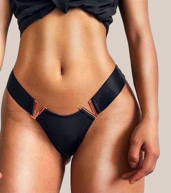 Arias Closet Siyah V Metal Aksesuarlı Fantezi String Tanga