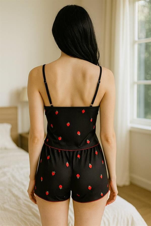 Arias Closet Siyah Üstüne Çilek Desenli Askılı Şortlu Pijama Takımı