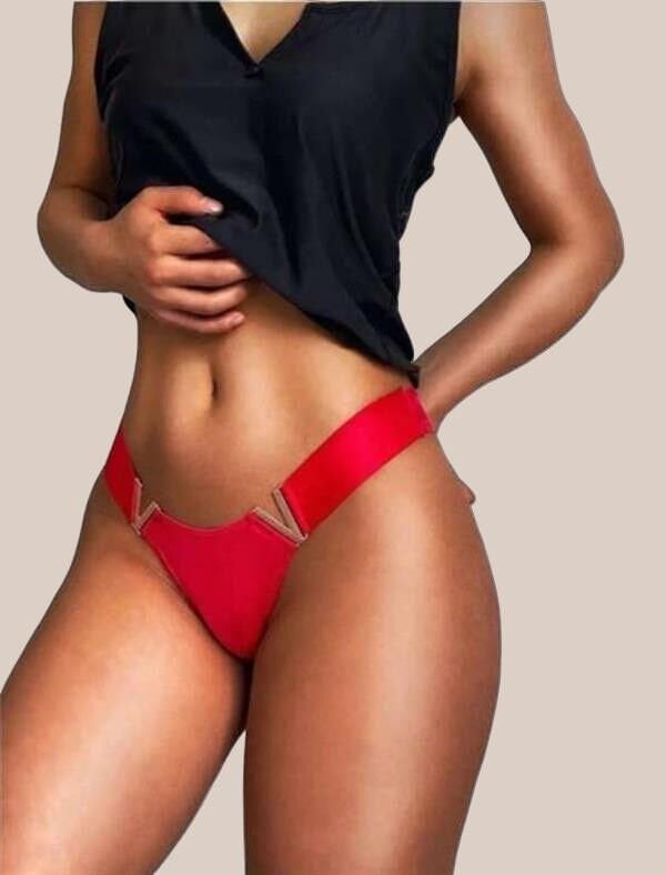Arias Closet Kırmızı V Metal Aksesuarlı Fantezi String Tanga