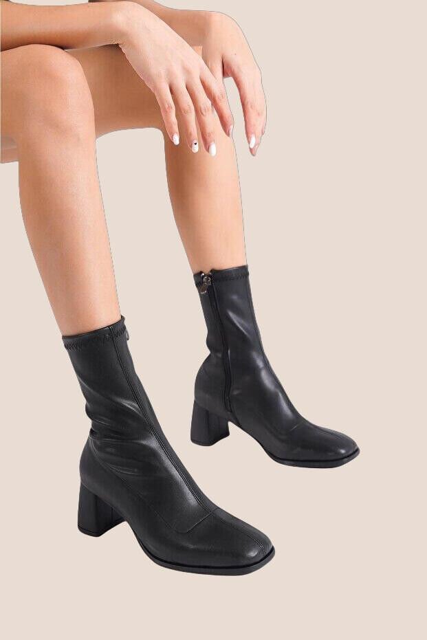 Streç Bilekli Fermuarlı Küt Kalıp Topuklu Siyah Deri Kadın Bot