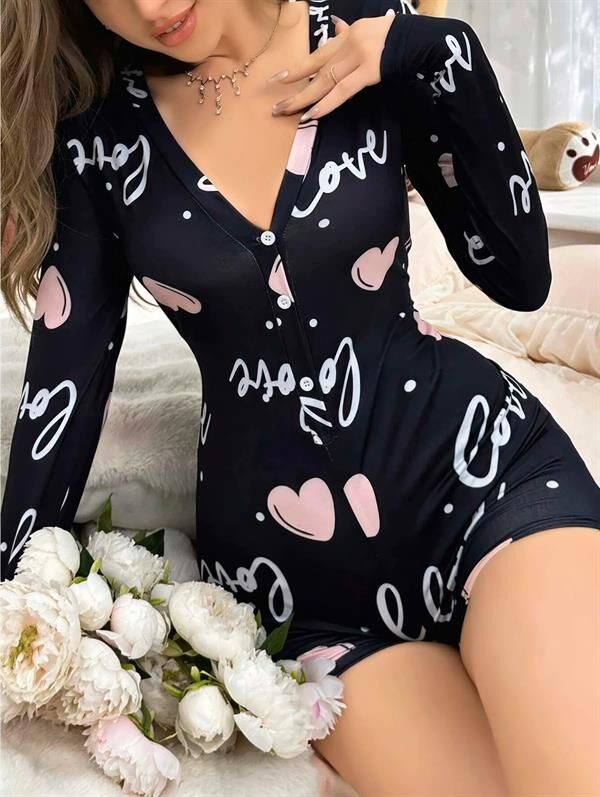 Arias Closet Siyah Kalp Desenli Love Yazılı Düğmeli Tulum Pijama