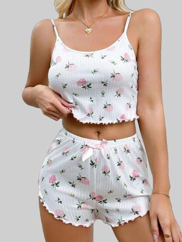 Beyaz Üstüne Gül Desenli Fitilli Askılı Şortlu Pijama Takımı