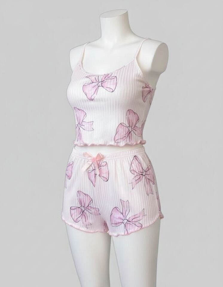 Beyaz Üstüne Kurdela Desenli Fitilli Askılı Şortlu Pijama Takımı