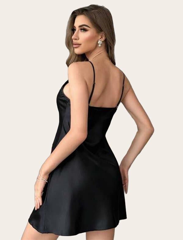 Arias Closet Siyah Dantel İşlemeli İnce Askılı Saten Mini Gecelik