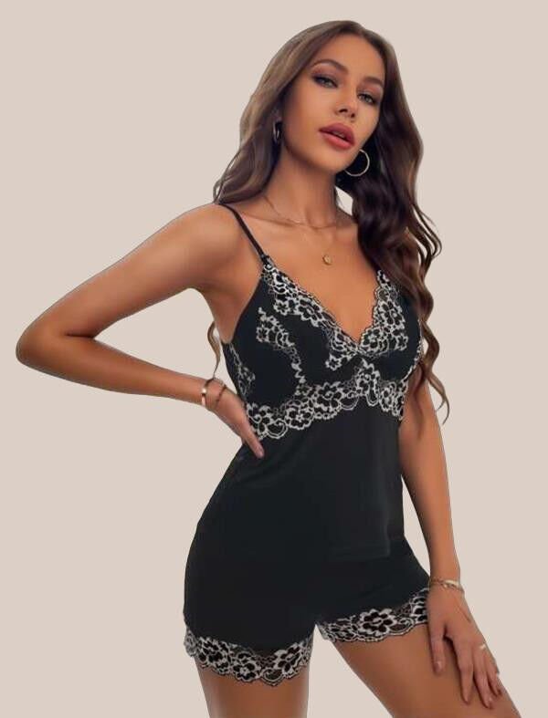 Arias Closet Beyaz Dantel İşlemeli Siyah İnce Askılı Saten Şortlu Takım