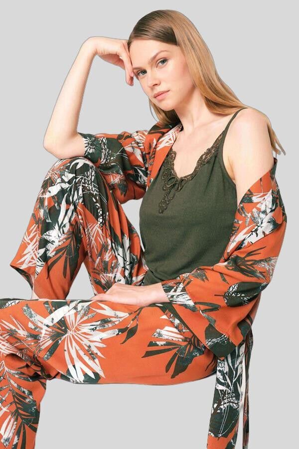 İp Askılı V Yaka Viskon Çiçek Desenli Kışlık Örme Normal Bel Nakış Detaylı Pijama Takımı Sabahlık