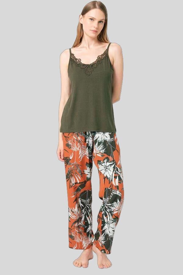 İp Askılı V Yaka Viskon Çiçek Desenli Kışlık Örme Normal Bel Nakış Detaylı Pijama Takımı Sabahlık