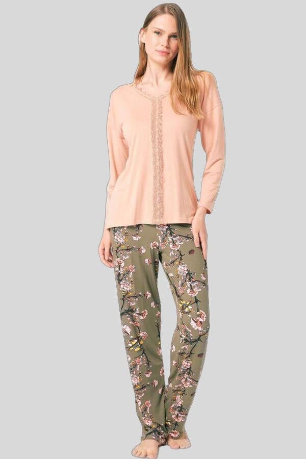 Uzun Kol V Yaka Viskon Çiçek Desenli Kışlık Örme Normal Bel Dantel Detaylı Pijama Takımı