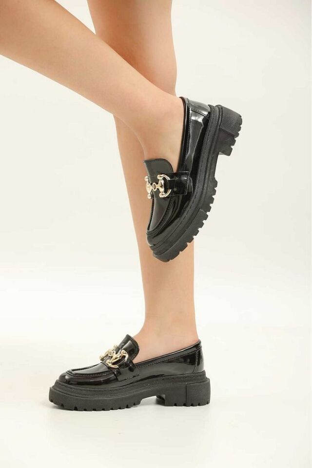 Günlük Kadın Parlak Siyah Ayakkabı