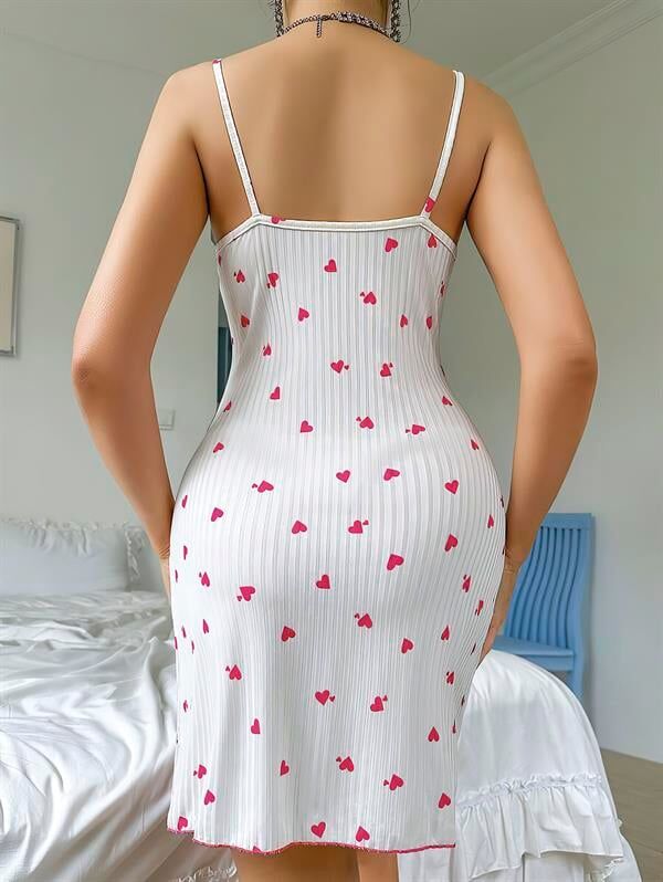 Arias Closet Şık Tasarım Pamuklu Beyaz Üstüne Kalp Desenli Dantel İşlemeli Gecelik