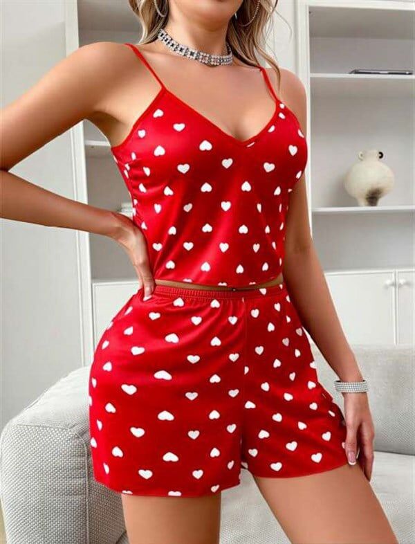 Arias Closet Kırmızı Üstüne Beyaz Kalp Desenli İnce Askılı Şortlu Pijama Takımı