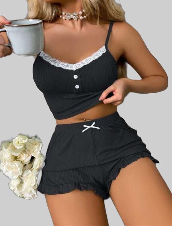 Arias Closet Siyah Üstüne Beyaz Dantel İşlemeli Askılı Şortlu Pijama Takımı