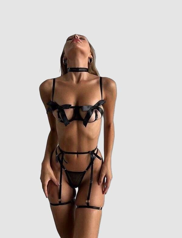 Arias Closet Özel Tasarım Siyah Kurdela Detaylı Jartiyerli Fantezi Sütyen String Takımı